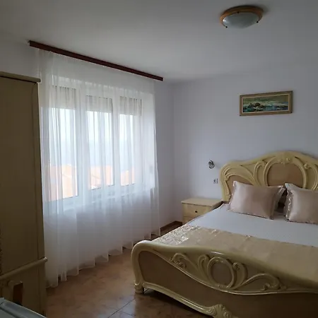 Guest house Tzonevi 3*