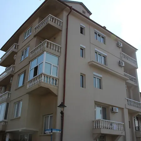 Tzonevi Gasthuis 3*