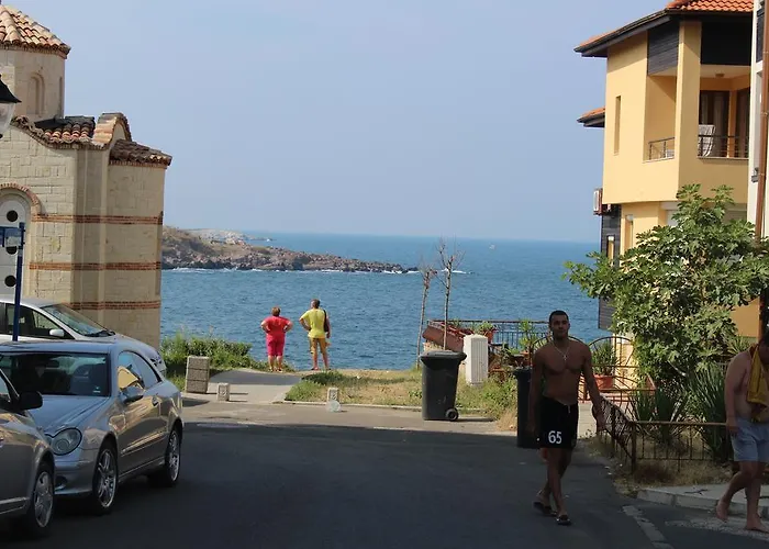 Guest house Tzonevi 3*